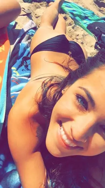 Я думаю, что это «лучшая поза для селфи». А вы, как считаете?