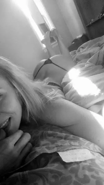 Я думаю, что это «лучшая поза для селфи». А вы, как считаете?