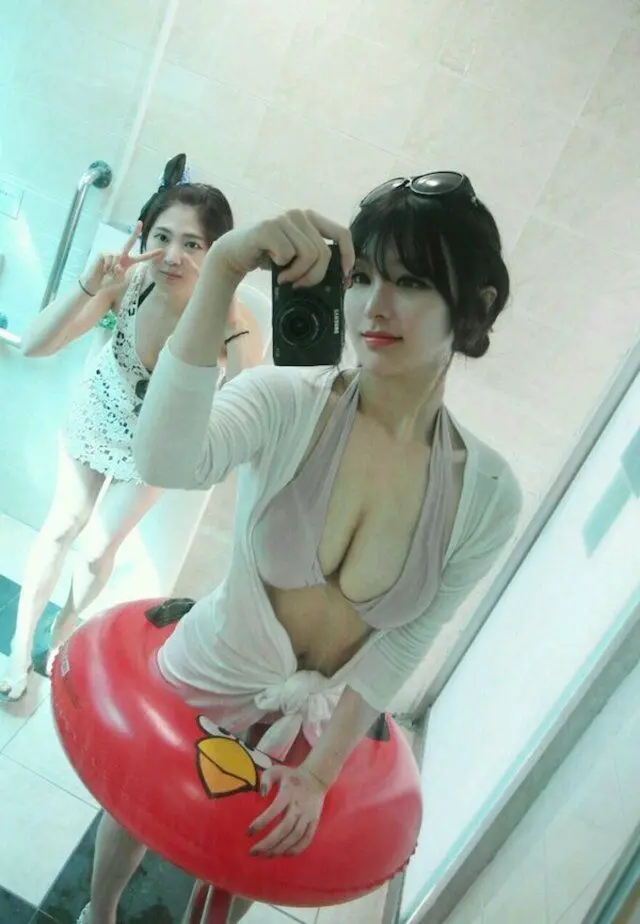 Грация вне границ: 21 образ азиатских девушек, стирающих грань между классикой и стритвиром