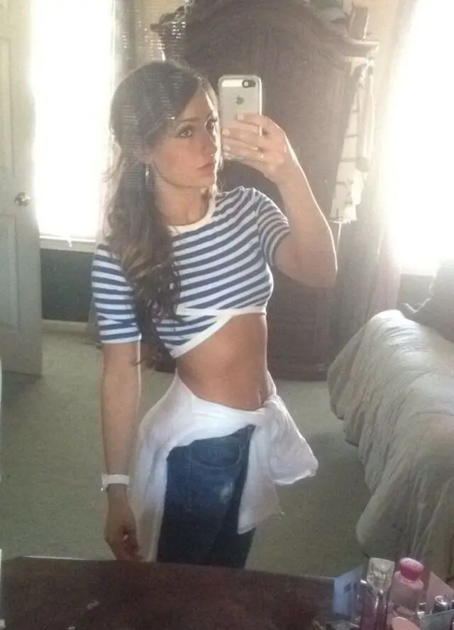 Фронталка не врет: 21 селфи, где девушки знают толк в правильном освещении и мимике