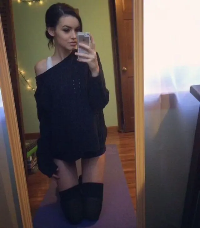 Фронталка не врет: 21 селфи, где девушки знают толк в правильном освещении и мимике