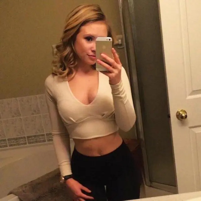 Фронталка не врет: 21 селфи, где девушки знают толк в правильном освещении и мимике