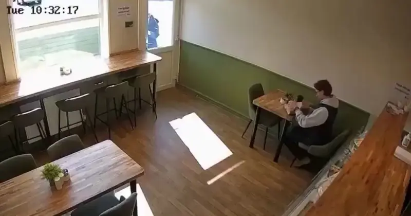 Пенсионер с ножом в кафе: странное нападение в Британии