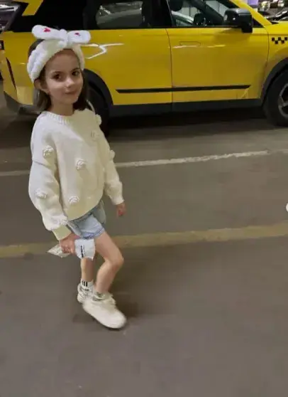 Светлана Иванова поздравила дочь Миру с 8-летием трогательными фото