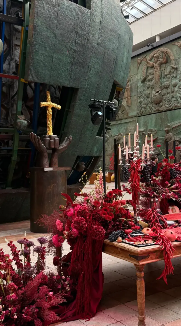 Роскошная свадьба дочери миллиардера: два платья, звездные гости и трендовый торт свадьба, Анастасия Аветисян, Артур Халатов, Владимир Аветисян, миллиардер, галерея Церетели, Москва, знаменитости, роскошь, платья