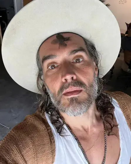 «Эгоистичное поведение»: Рассел Брэнд сознался в связи с 16-летней, когда ему было 30 Рассел Брэнд, скандал, признание, возраст согласия, суд, Мегин Келли, знаменитости