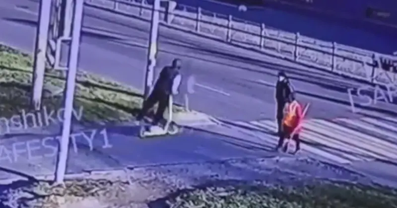 Самокатчик сбил пенсионерку в Калининграде и скрылся с места ДТП Калининград, электросамокат, ДТП, пешеход, пенсионерка, скрылся, видео, происшествие