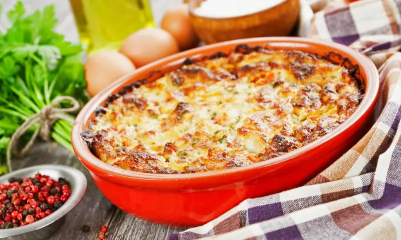 Сочный минтай под сырной шапкой: рецепт, который покорит всех