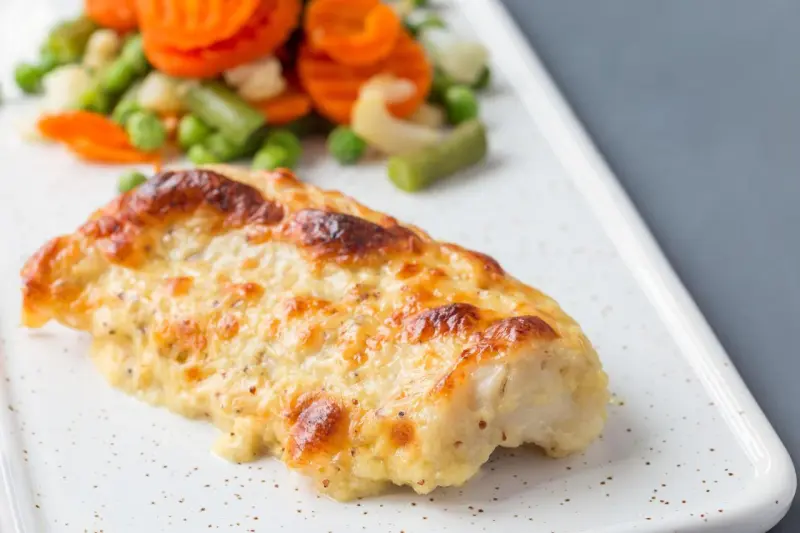 Сочный минтай под сырной шапкой: рецепт, который покорит всех минтай, рецепт, рыба, духовка, сыр, ужин, быстро, вкусно