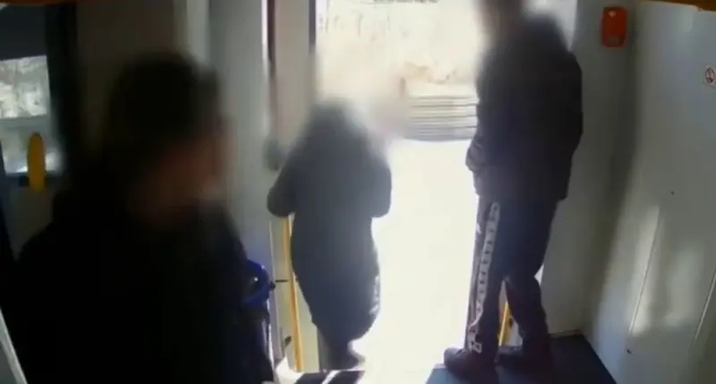 Поездка закончилась поножовщиной: что случилось в электричке?