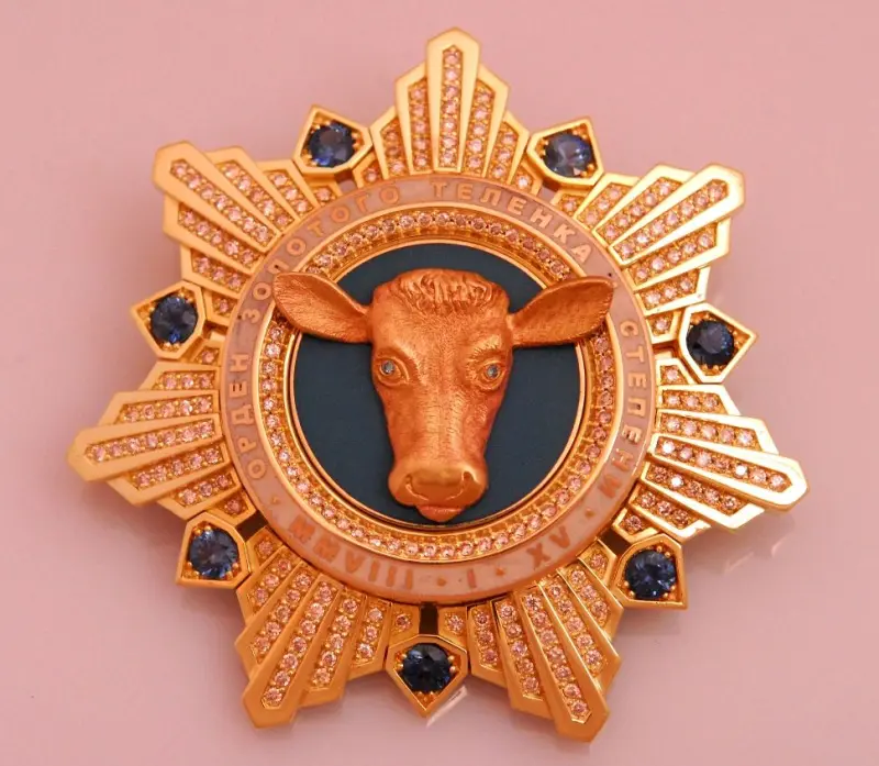 Странные значки из СССР: от Золотого Теленка до каннибалов