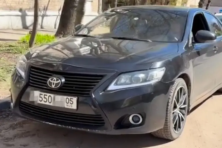 Штраф за отсутствие флага: ГИБДД ловит нарушителей на дорогах ГИБДД, штраф, флаг России, триколор, номера, автомобиль, 2025, рейд, Тверь, закон