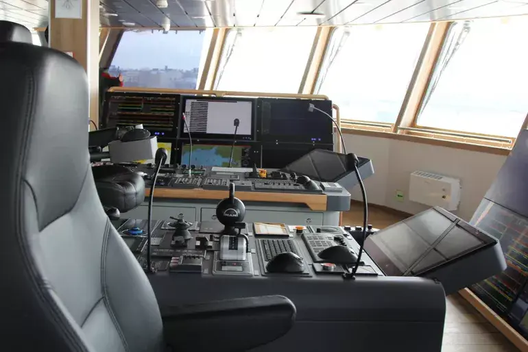 Гигант на воде: что умеет новый российский супертраулер «Капитан Юнак»? супертраулер, СТ-192, Капитан Юнак, Адмиралтейские верфи, РРПК, рыболовный траулер, безотходное производство, российское судно, Дальний Восток