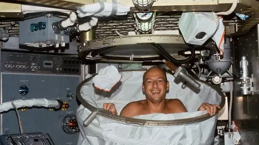 Душ в невесомости: почему космонавты не моются годами