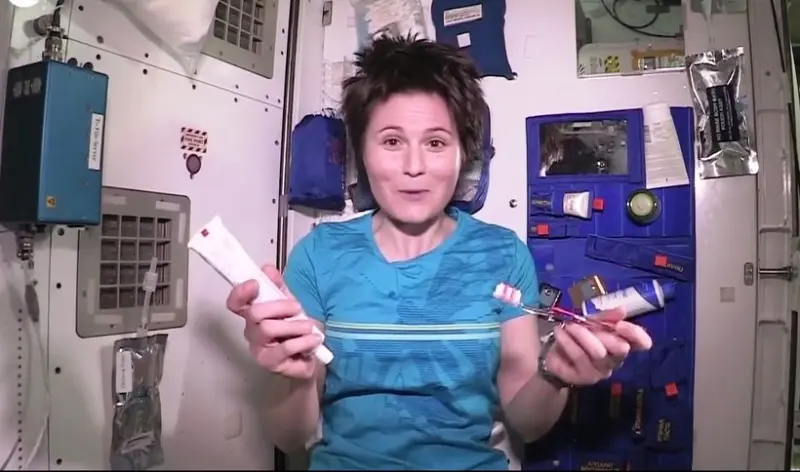 Душ в невесомости: почему космонавты не моются годами