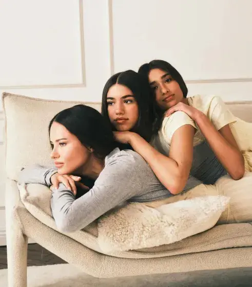 Мама и дочки: Адриана Лима покорила фанатов новой рекламой Victoria's Secret Адриана Лима, Victoria's Secret, супермодель, реклама, День матери, семья, дети, внешность, красота, знаменитости