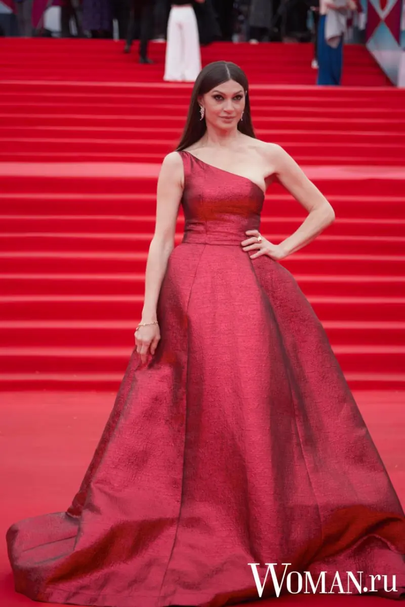 Тихая роскошь: как звезды покоряли закрытие ММКФ-2026 ММКФ, кинофестиваль, звезды, красная дорожка, мода, стиль, образы, Юлия Снигирь, Елизавета Боярская, Ляйсан Утяшева, Анна Калашникова, Анетта Орлова, Кристина Асмус