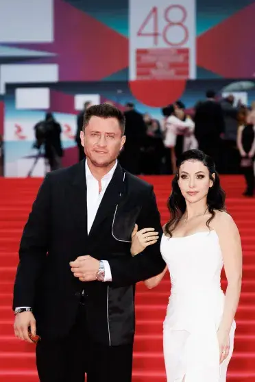 Прилучный с молодой женой засветились на закрытии ММКФ: Зепюр выбрала откровенный наряд павел прилучный, зепюр брутян, ммкф, кинофестиваль, звезды, светская жизнь