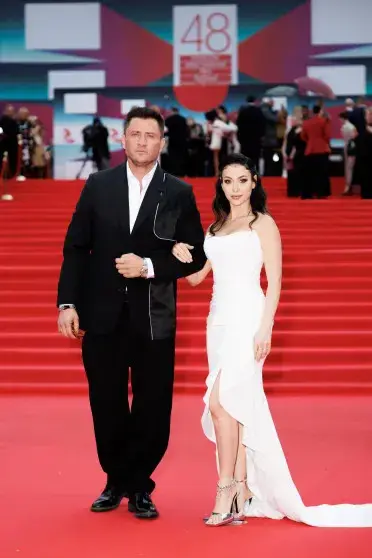 Прилучный с молодой женой засветились на закрытии ММКФ: Зепюр выбрала откровенный наряд павел прилучный, зепюр брутян, ммкф, кинофестиваль, звезды, светская жизнь