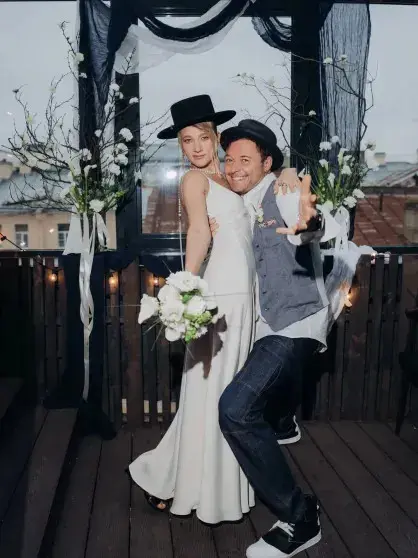 Илья Носков раскрыл подробности брака с 30-летней актрисой: «Она знает о теле всё» илья носков, виктория плоп, актеры, личная жизнь, разница в возрасте, серфинг, дети, знаменитости