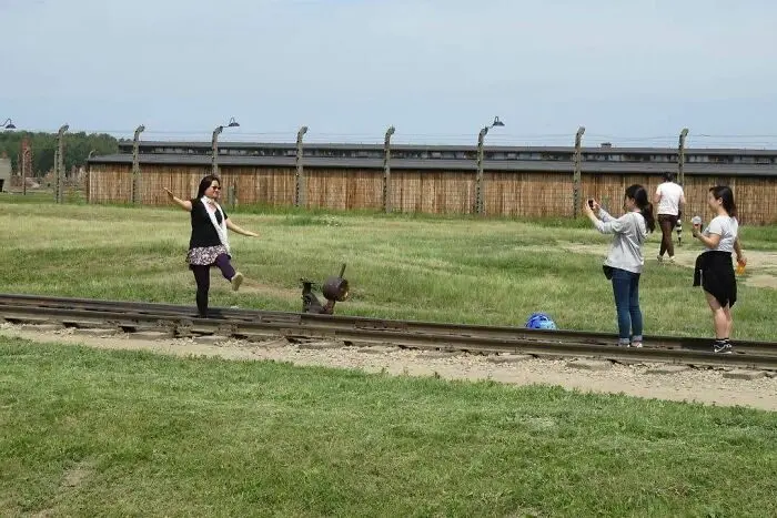 «Я в шоке!»: 15 фото туристов, за которых стыдно даже посторонним