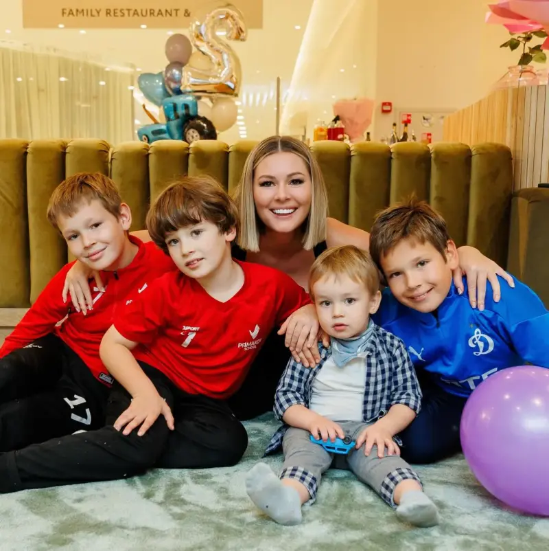 «Штамп — не про любовь»: Мария Кожевникова объяснила, почему не выходит замуж за отца своих детей Мария Кожевникова, Евгений Васильев, отношения, брак, дети, материнство, похудение, голодание, интервью, секрет счастья