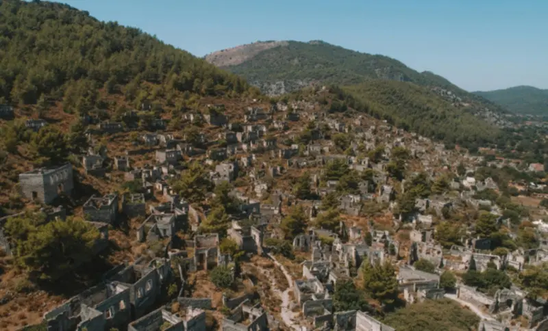 Где время застыло: как выглядит город, в котором сто лет не ступала нога человека Каякёй, город-призрак, Турция, заброшенный город, Фетхие, Левисси, ЮНЕСКО, история, руины, переселение