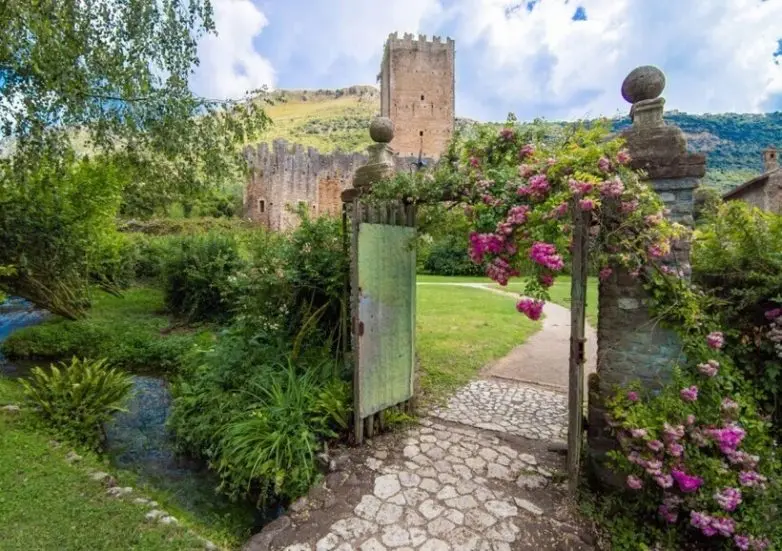 5 небанальных направлений для побега из Рима: от средневековых замков до термальных ванн Рим, окрестности, Италия, путешествия, достопримечательности, средневековье, замки, термы, пляжи