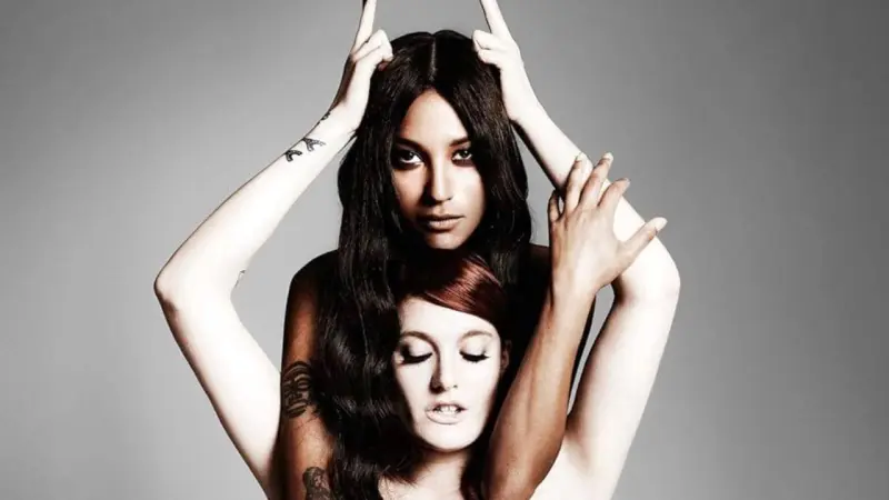 «К чёрту всё это»: Icona Pop — о разводе, тревожности и альбоме, который спас их дружбу Icona Pop, Caroline Hjelt, Aino Jawo, Ritual, новый альбом, шведская поп-музыка, интервью, возвращение, материнство, развод