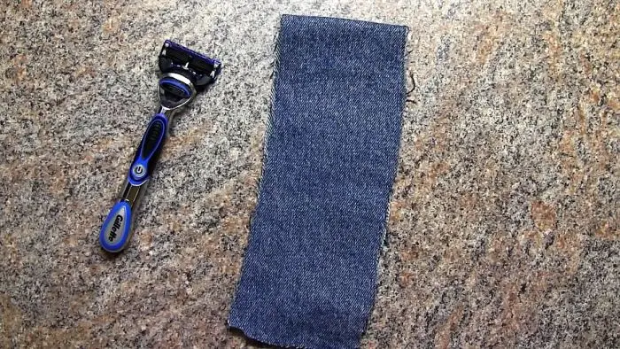 Секрет долгой жизни бритвы: точим станок об джинсы