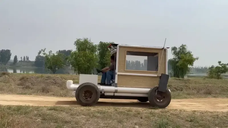 Китайский «Эдисон» собрал автодом для рыбалки из канализационных труб