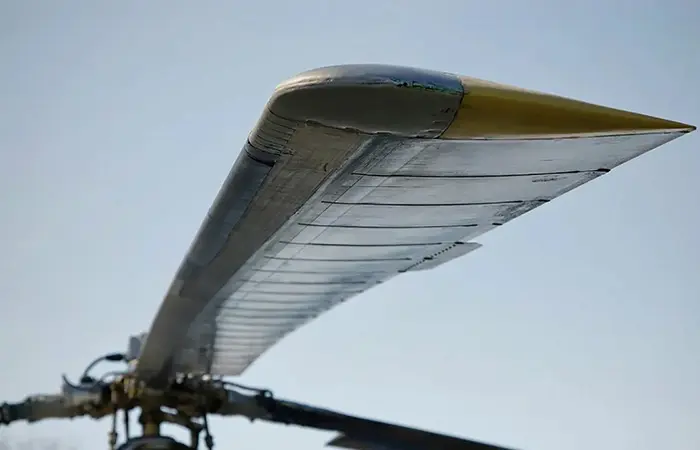 Почему вертолёты не летают так высоко, как самолёты: 3 главные причины