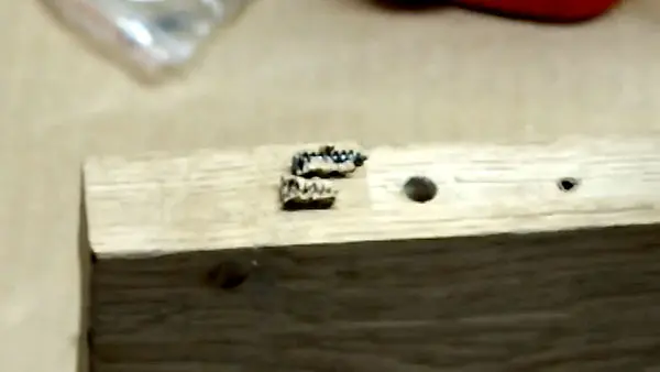 Как вытащить обломок самореза, если он сломался в самый неподходящий момент