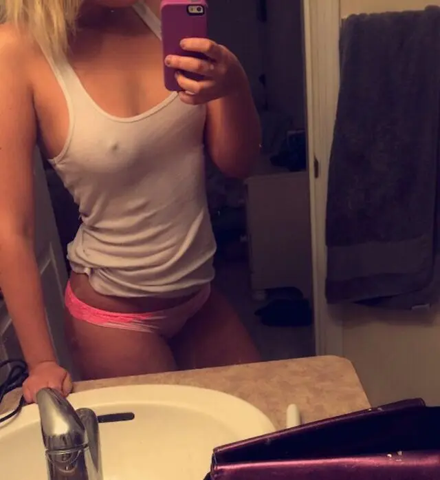 Девушки без белья: 21 кадр легкости и уверенности