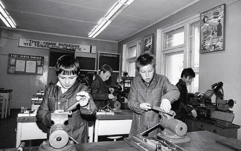 Что мы потеряли: 5 уроков из советского прошлого, о которых забыли современные дети ссср, школа, образование, черчение, нвп, чистописание, история, уроки