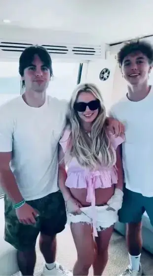 Сыновья Бритни Спирс оккупировали её дом, пока звезда лечится в рехабе Бритни Спирс, сыновья, рехаб, скандал, наследство, дом, арест