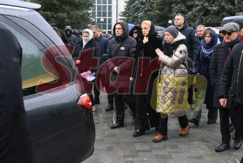 Сыновья не могли сдержать слез: тайна, которую Ольга Погодина раскрыла на похоронах Алексея Пиманова Алексей Пиманов, Ольга Погодина, похороны, инфаркт, сыновья, дочь, тайна, Троекуровское кладбище