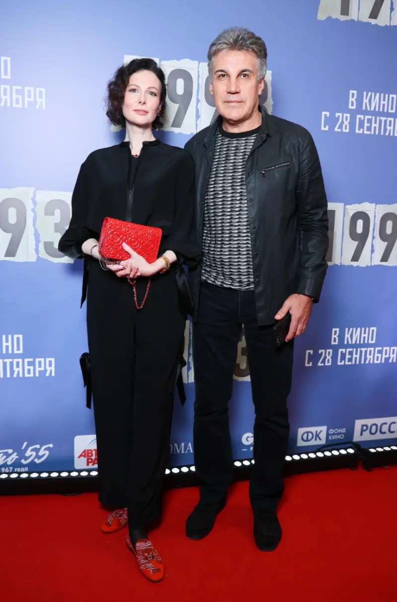 Сыновья не могли сдержать слез: тайна, которую Ольга Погодина раскрыла на похоронах Алексея Пиманова Алексей Пиманов, Ольга Погодина, похороны, инфаркт, сыновья, дочь, тайна, Троекуровское кладбище