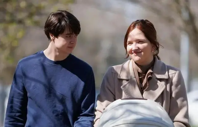 «Бьет, но любит»: как живет Татьяна Ушакова из «Мама в 16» без работы и квартиры Татьяна Ушакова, Мама в 16, Прохор, Волгоград, беременность, скандал, без жилья, абьюз, семейный психолог