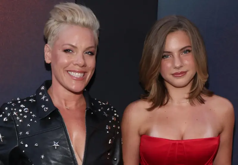 14-летняя дочь Пинк сразила всех на красной дорожке Бродвея Пинк, Уиллоу Сейдж Харт, Бродвей, мюзикл, звездные дети, Кэри Харт, семья, Нью-Йорк, красная дорожка