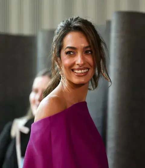 Джордж Клуни получил премию Чаплина: Амаль затмила всех в мини-платье Джордж Клуни, Амаль Клуни, премия Чаплина, Balenciaga, Нью-Йорк, знаменитости, мода, красная дорожка