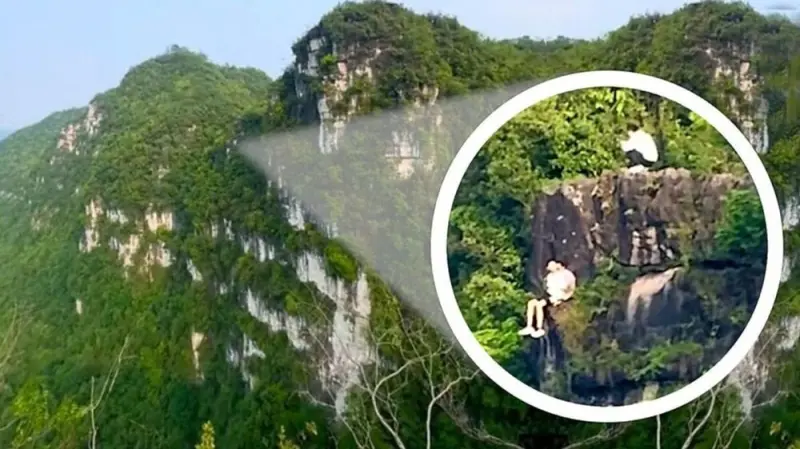 Отдых на грани: туристы устроили пикник на краю пропасти