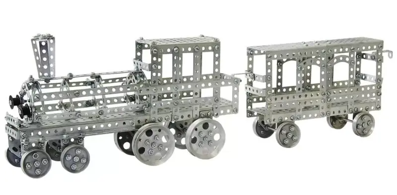 Советские конструкторы: от металлических пластин до пластиковых шедевров СССР, конструктор, игрушки, ностальгия, детство, советские игрушки, металлический конструктор, пластиковый конструктор