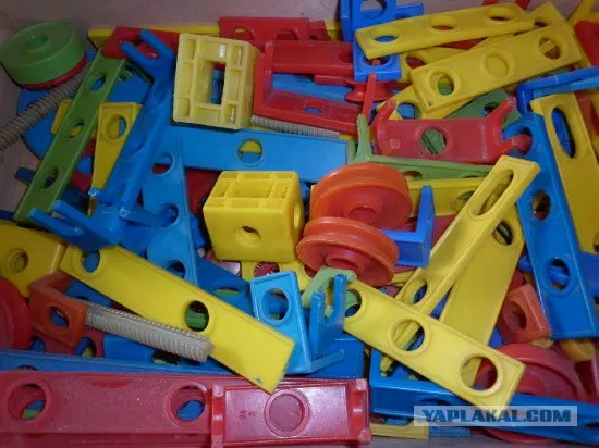 Советские конструкторы: от металлических пластин до пластиковых шедевров СССР, конструктор, игрушки, ностальгия, детство, советские игрушки, металлический конструктор, пластиковый конструктор