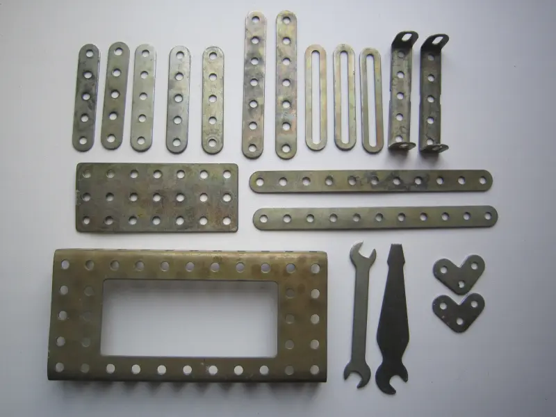 Советские конструкторы: от металлических пластин до пластиковых шедевров СССР, конструктор, игрушки, ностальгия, детство, советские игрушки, металлический конструктор, пластиковый конструктор