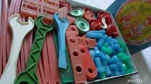 Советские конструкторы: от металлических пластин до пластиковых шедевров СССР, конструктор, игрушки, ностальгия, детство, советские игрушки, металлический конструктор, пластиковый конструктор