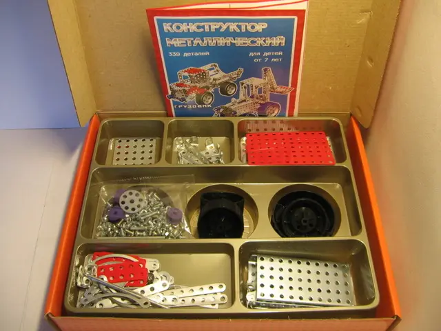 Советские конструкторы: от металлических пластин до пластиковых шедевров СССР, конструктор, игрушки, ностальгия, детство, советские игрушки, металлический конструктор, пластиковый конструктор
