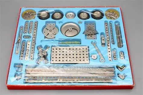 Советские конструкторы: от металлических пластин до пластиковых шедевров СССР, конструктор, игрушки, ностальгия, детство, советские игрушки, металлический конструктор, пластиковый конструктор