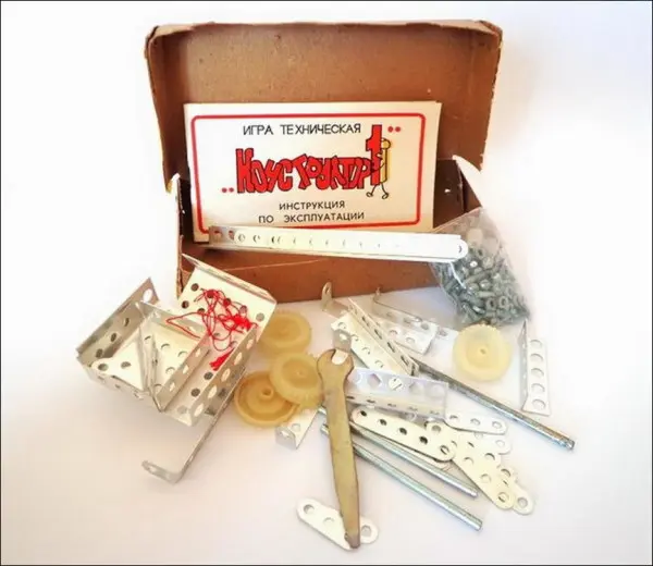 Советские конструкторы: от металлических пластин до пластиковых шедевров СССР, конструктор, игрушки, ностальгия, детство, советские игрушки, металлический конструктор, пластиковый конструктор