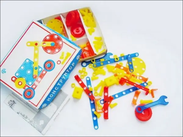 Советские конструкторы: от металлических пластин до пластиковых шедевров СССР, конструктор, игрушки, ностальгия, детство, советские игрушки, металлический конструктор, пластиковый конструктор